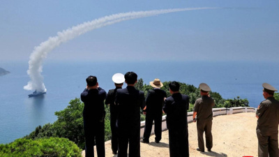 Kim Jong Un bizzat izledi! Kuzey Kore'nin dev savaş gemisi sahnede