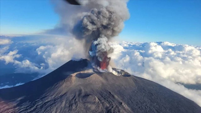 Etna bir kez daha patladı! Kül yağışı nedeniyle uçuşlar iptal edildi