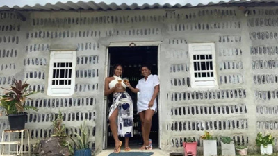 Anne-kız iki yıl boyunca çöpe atılan malzemelerden ev yaptılar: Airbnb'nin en çok kazanan evi oldu