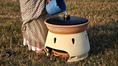 Elektrik olmadan tuzlu suyu içme suyuna dönüştürüyor: Sadece güneşi görünce günde 5 litre üretiyor!