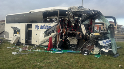 Yolcu otobüsünde feci kaza! 5'i ağır 15 yaralı