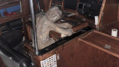 Okyanusun ortasında hayalet tekne buldular: İçinden mumya çıktı