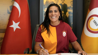 Galatasaray İspanyol golcüyü transfer etti: Statta imza töreni yapıldı