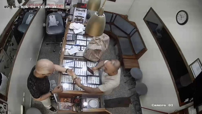 2,5 milyon liralık altın bilezikleri alıp kaçtı! Polis saatler içinde yakaladı