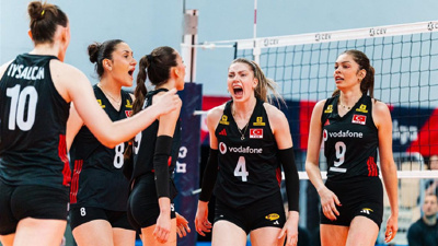 Harikasınız kızlar! Millilerimiz Avrupa Şampiyonası'nda namağlup finale çıktı