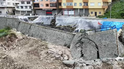 Korku dolu anlar! Yol çöktü, facia son anda önlendi