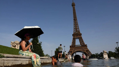 Paris'te aşırı sıcaklar hayatı durdurdu: Eyfel Kulesi'nden turistlere kötü haber