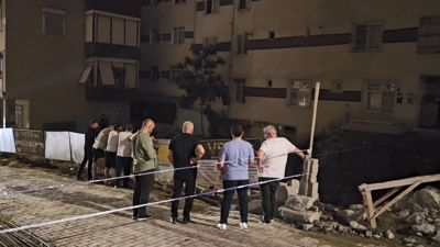 Kolonlarından ses gelen bina boşaltıldı: Sakinler ile müteahhit arasında gerginlik