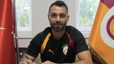 Döndü dolaştı 16 yıl sonra Galatasaray'a geri geldi: İmzayı attı