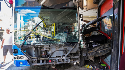 Ankara'da otobüs iş yerine girdi: 7 yaralı
