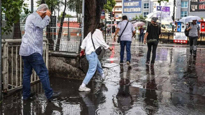 İstanbul'u kara kara bulutlar saracak! Bardaktan boşanırcasına yağacak: Sıcaklık 13 derece düşecek