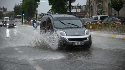 Sıcaklıklar 13 derece birden düştü: Yollar göle döndü