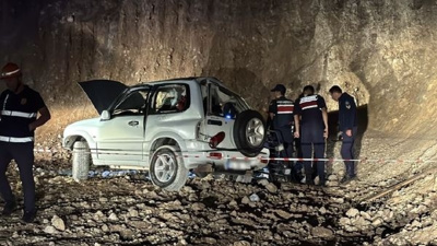 15 metrelik uçurumdan devrilen cipte can pazarı! 20 yaşındaki iki genç hayatını kaybetti