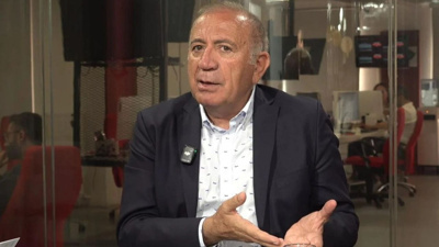 Gürsel Tekin sahnede sinirlerine hakim olamadı! "Barış seni var ya..."