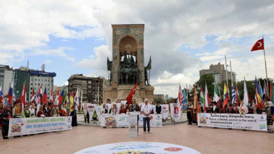 Dünyanın en iyi festivali başladı: 62 ülkenin renkleri Taksim Meydanı'nda buluştu