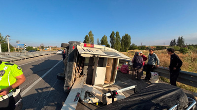 Tarım işçilerini taşıyan minibüs devrildi: 14 yaralı