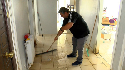 Komşusu tamirata izin vermedi kendi evlerinde yaşayamaz hale geldiler