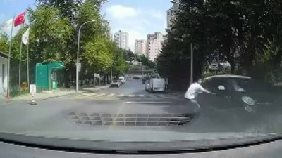 Kayan aracın önüne geçti elleriyle frenledi! İstanbul'da aksiyon filmlerini aratmayan olay