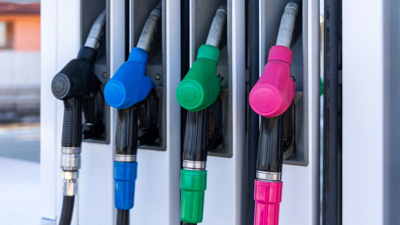 Petrol çağının son kozmetiği "pembe benzin" Avrupa raflarında kullanıma hazır