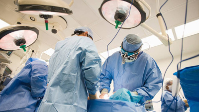 Ameliyatta akılalmaz hata! Doktor bağırsak yerine yanlış organı dikince hayatı kabusa döndü