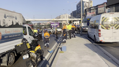 Otomobil İETT'ye çarptı: 3 kişi hayatını kaybetti