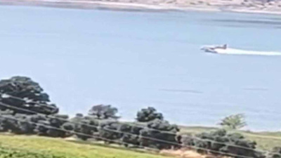 Suyu aldı ama tekrar havalanamadı! Yangın söndürme uçağı barajda kaldı: İşte o anlar