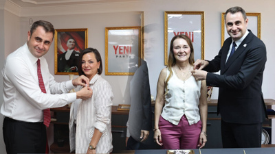 İzmir'de iki belediye başkanı YENİ Parti'ye katıldı