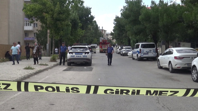 Boşanmak isteyen eşini vazgeçirmek için çocuklarını rehin aldı