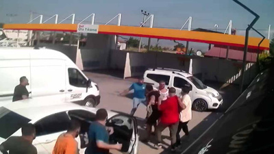 Başpehlivana dehşeti yaşattılar! Akaryakıt istasyonunda tekme tokat saldırı kamerada