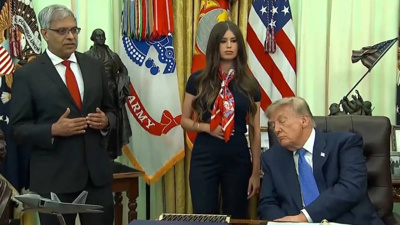 Trump'ın eleştirdiği başına geldi! Ofisinde uyukladı canlı yayına yakalandı