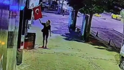 Türk bayrağına saldıran kadın yakalandı