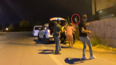 Trafikte defalarca suç işledi; cezayı yiyince gazetecilere mermerle saldırdı