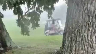 Telefonu kayıttaydı, kamerayı kapatamadan yıldırım çarptı! Golfçünün dehşet anları