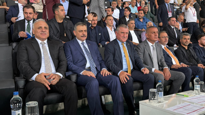 Bakanlar Diyarbakır'da Amedspor-Erzurumspor maçını tribünden izledi