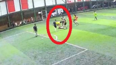 Halı saha maçında fenalaşan 20 yaşındaki genç hayatını kaybetti: O anlar kamerada!
