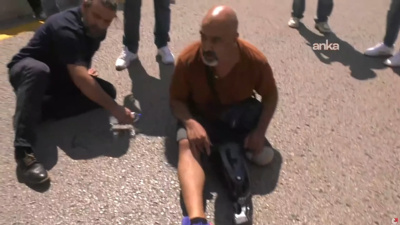 Gazi protezini çıkartıp asfaltın ortasına böyle oturdu! Yürek burkan sözler