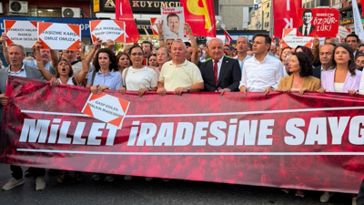 AKP'ye geçen Orhan Çerkez'e Çekmeköy halkından büyük tepki: 'Hain Orhan' sloganları yükseldi