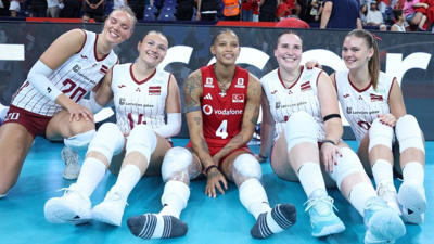Yenilmelerine üzülmedi: Melissa Vargas ve Zehra Güneş'le fotoğraf çektirdiğine çok sevindi