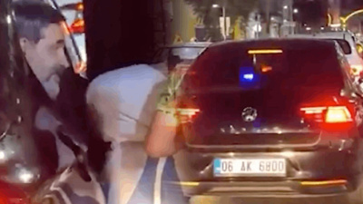 AKP'li Uğur Işılak konserden çıkar çıkmaz çakarlı aracına bindi! Polis koruması eşliğinde