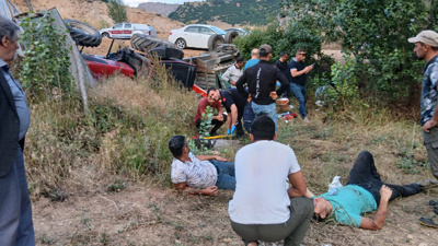 Traktör devrildi 4 kişi hastanelik oldu