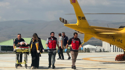 Ambulans helikopter traktörün altında kalan 19 yaşındaki genç için havalandı