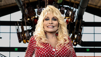 Trump'ın Dolly Parton kararı kural tanımazlığın göstergesi mi, seçmenine şirin görünme derdi mi?