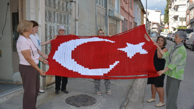 Kadınlar 30 Ağustos'a özel hazırlıklarını yaptı: 1813 motifi tam 10 günde tek tek işledi