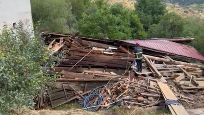 Tadilat sırasında ev çöktü: 5 kişi göçük altında kaldı