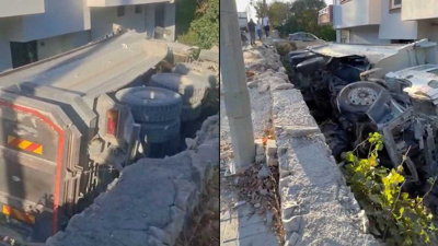 Kontrolden çıkan hafriyat kamyonu önüne kattığını sürükledi