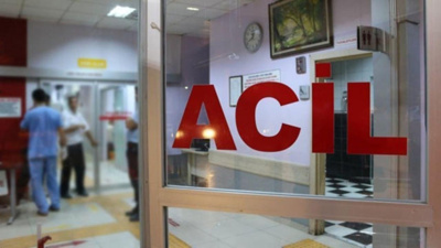 Ağaçtaki kişinin üzerine düştüğü yaşlı adam yaşamını yitirdi