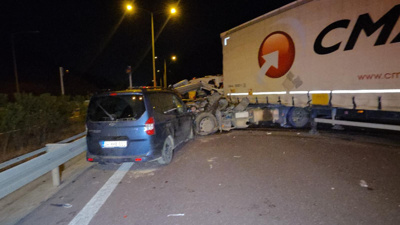 İstanbul istikametinde üç araç birbirine girdi: 1 ölü 7 yaralı