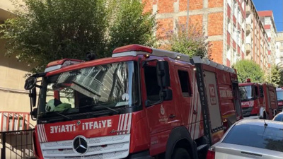 Kentsel dönüşümdeki Bahçelievler’de boşaltılan binanın çatısında yangın