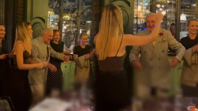 Rahmi Koç kardeşinin doğum gününde dansıyla geceye damga vurdu