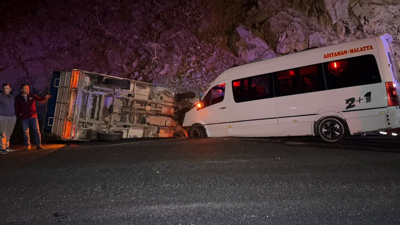 Mevsimlik tarım işçilerini taşıyan minibüs kaza yaptı: 23 yaralı!